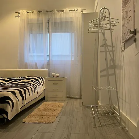 Una Habitacion En Un Piso Muy Centrico Y Moderno En Malaga - Room In A Centric And Modern Apartment In The Heart Of Malaga Exterior photo