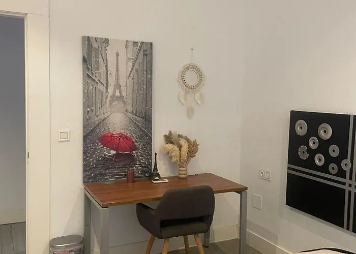 Una Habitacion En Un Piso Muy Centrico Y Moderno En Malaga - Room In A Centric And Modern Apartment In The Heart Of Malaga