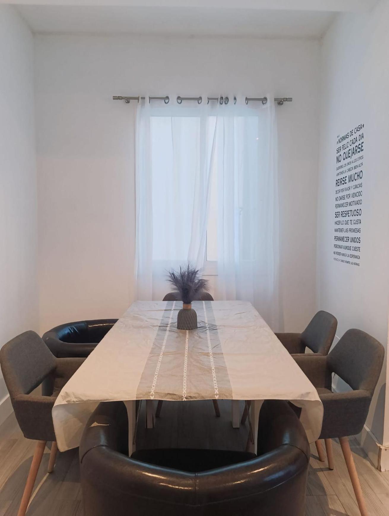 Homestay En Un Piso Muy Centrico Y Moderno En - In A Centric And Modern In The Heart Of *
