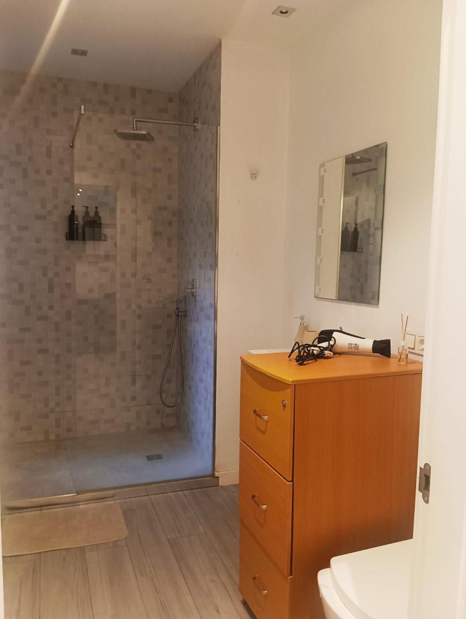 Homestay En Un Piso Muy Centrico Y Moderno En - In A Centric And Modern In The Heart Of *